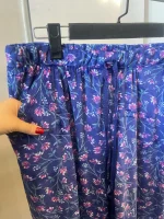شلوار وارداتی حوله ای آبی با طرح گل های بنفش-2